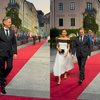 Tina Gaber osupnila v beli eleganci, Janša pa: »Sramota. In vsi obiskovalci z vabili morali čez dvojni rentgen«