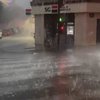 Kaos zaradi hude nevihte! Veter odnašal vse, ulice pod vodo, umrl 12-letni deček (VIDEO)
