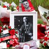 V šoku in zlomljena: v javnost pricurljal posnetek žene pokojnega nogometaša (VIDEO)